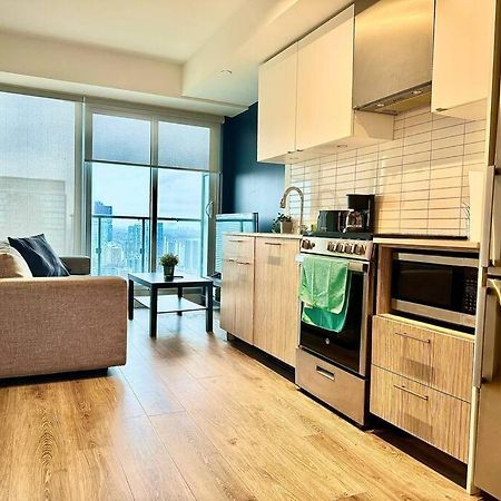 Cozy Condo Near Eatoncentre Mall トロント エクステリア 写真