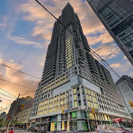 Cozy Condo Near Eatoncentre Mall トロント エクステリア 写真