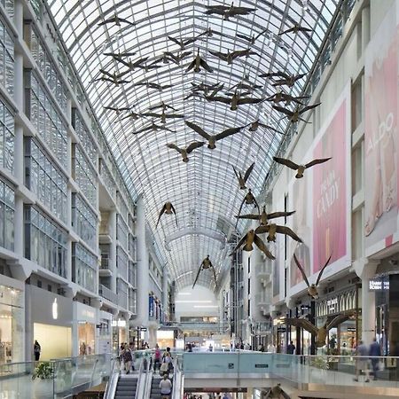 Cozy Condo Near Eatoncentre Mall トロント エクステリア 写真